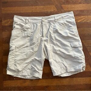 Women's Columbia Cargo Shorts - Beige